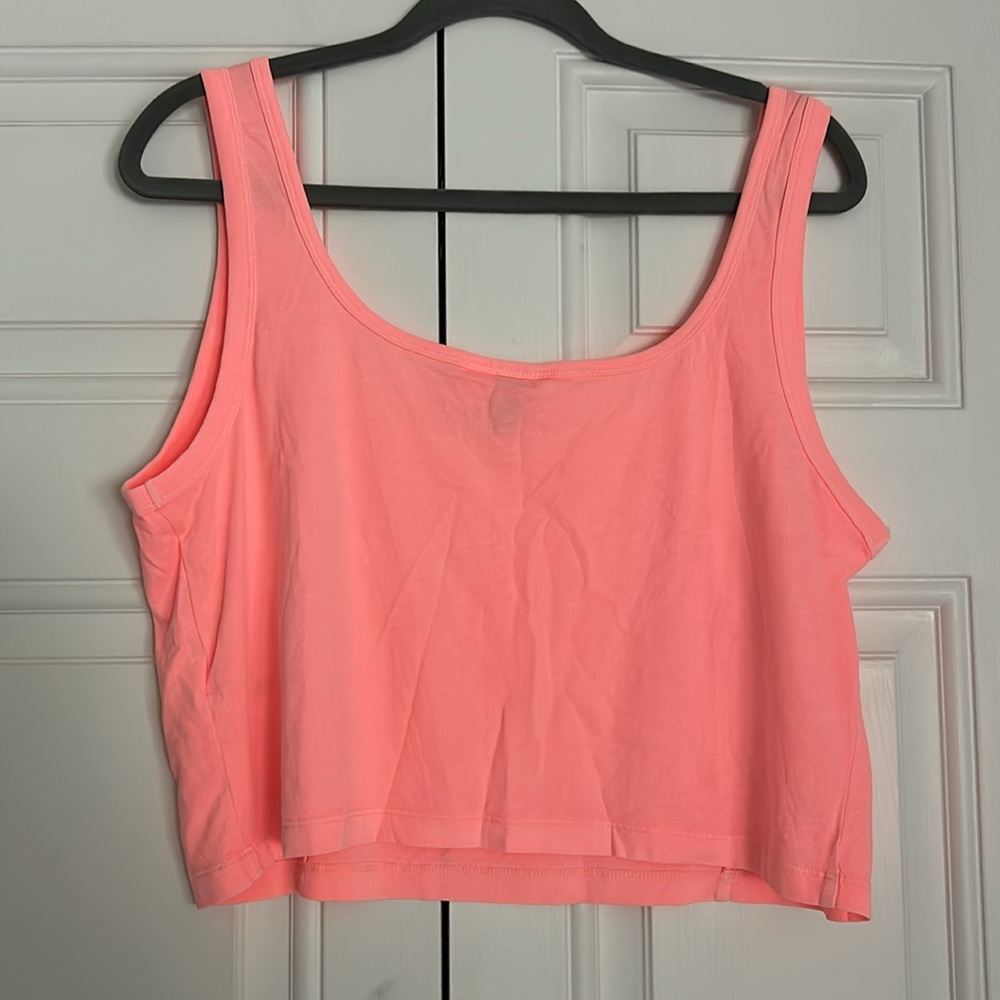 NWOT pink cropped tank - Picture 2 of 3